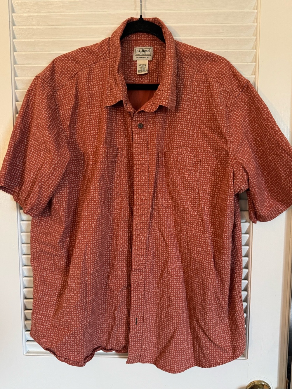 L.L. Bean Men's Short-Sleeve Button-Down Shirt in Rust with Microprint